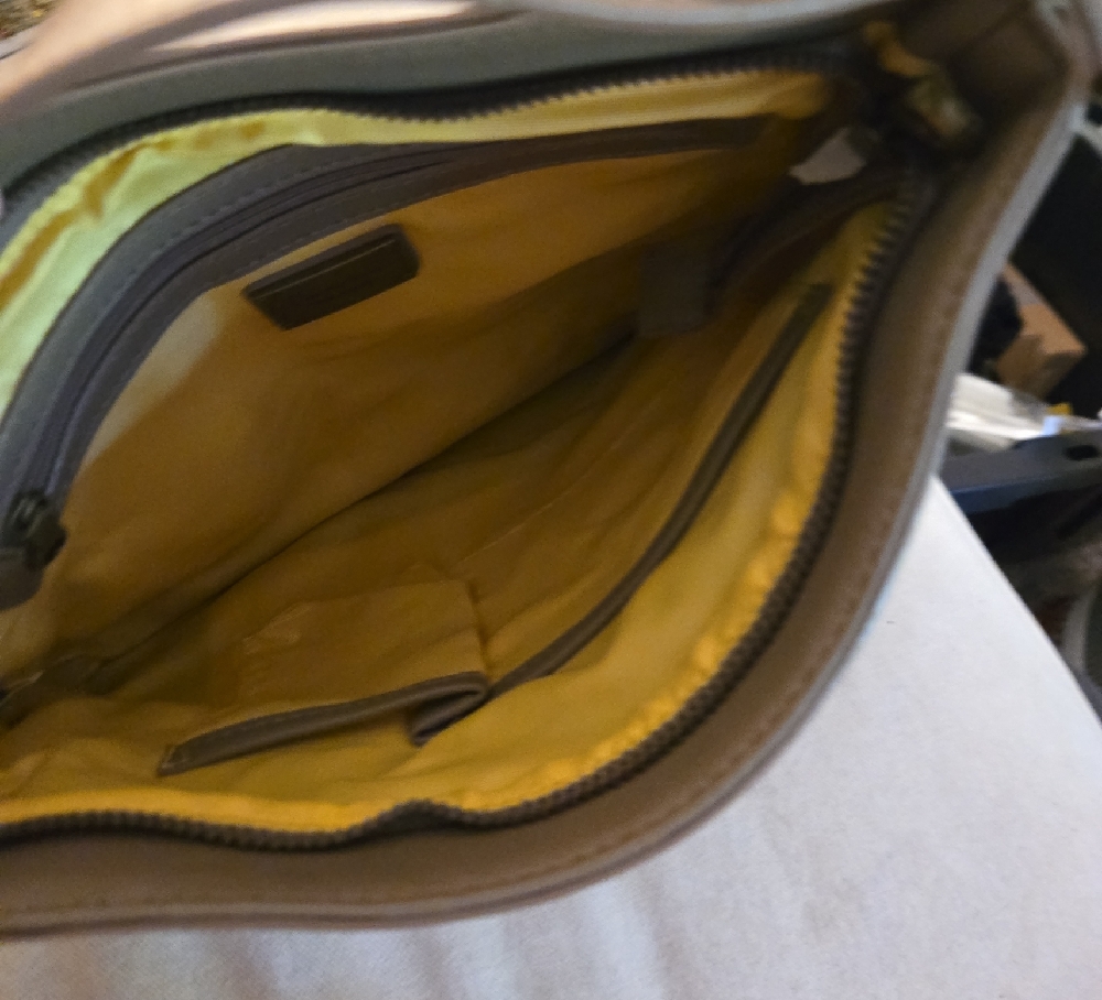 Chic Tan Crossbody Bag - Picture 3 of 5
